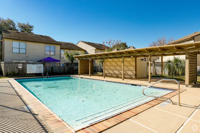 Piscina - Crown Wilcrest Arbor Townhomes