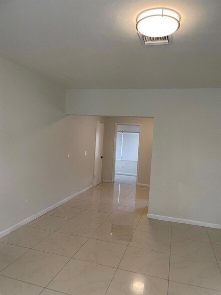 Foto del edificio - 1942-1946 Funston St