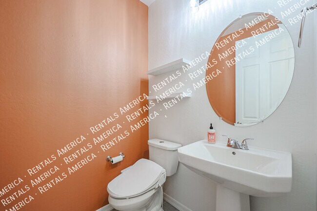 Building Photo - 3 bedroom 2.5 bath in Glendale