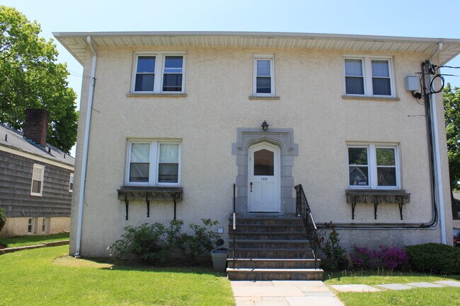 Building Photo - 126 Bradford Ave