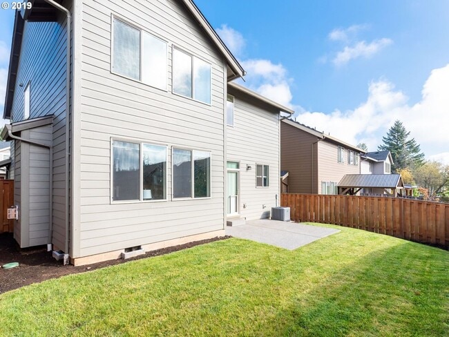 Building Photo - 4 Bedroom Home on Quiet Street w/Office on...