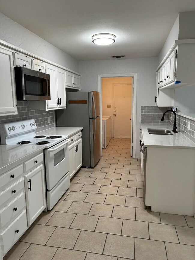 Foto del edificio - 3904 Clarke Ave