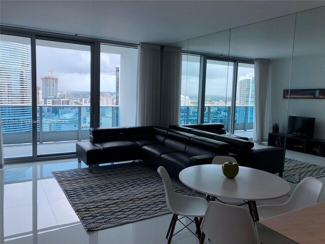 Building Photo - 200 S Biscayne Blvd