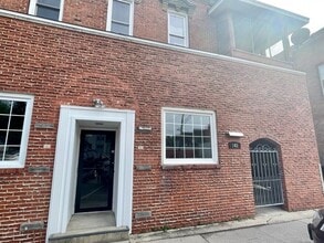 Building Photo - 148 N Sycamore St