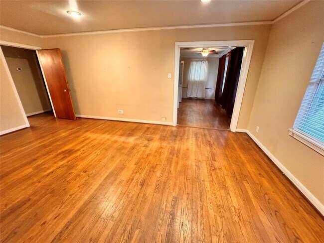 Building Photo - 5547 Aspen St