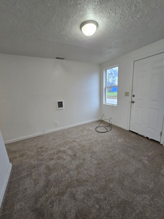 Building Photo - 810 W 1st St