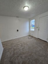 Building Photo - 810 W 1st St