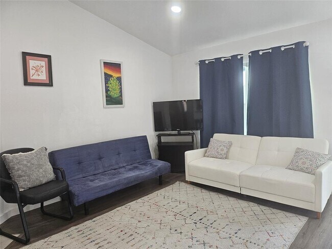 Foto del edificio - 6409 Burns St
