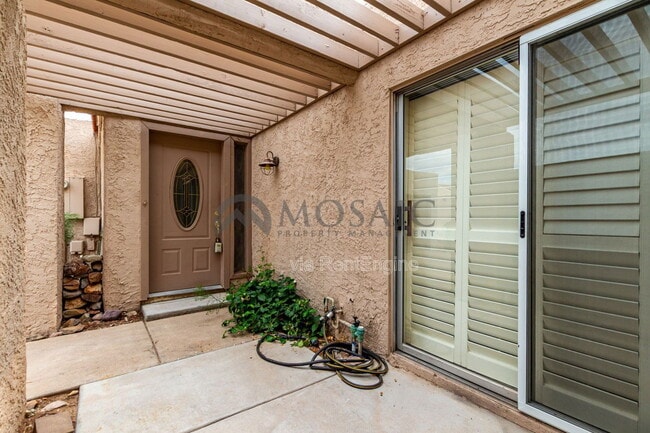 Building Photo - 17255 Ledferd Ln