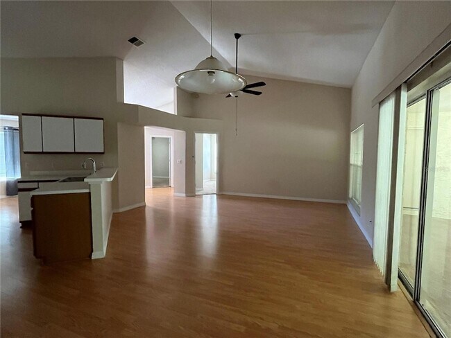 Foto del edificio - 127 Madrona Dr