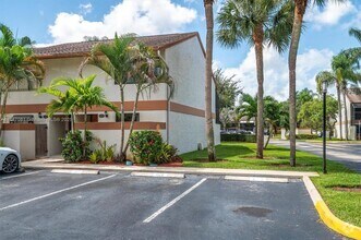 Building Photo - 4270 SW 70th Terrace