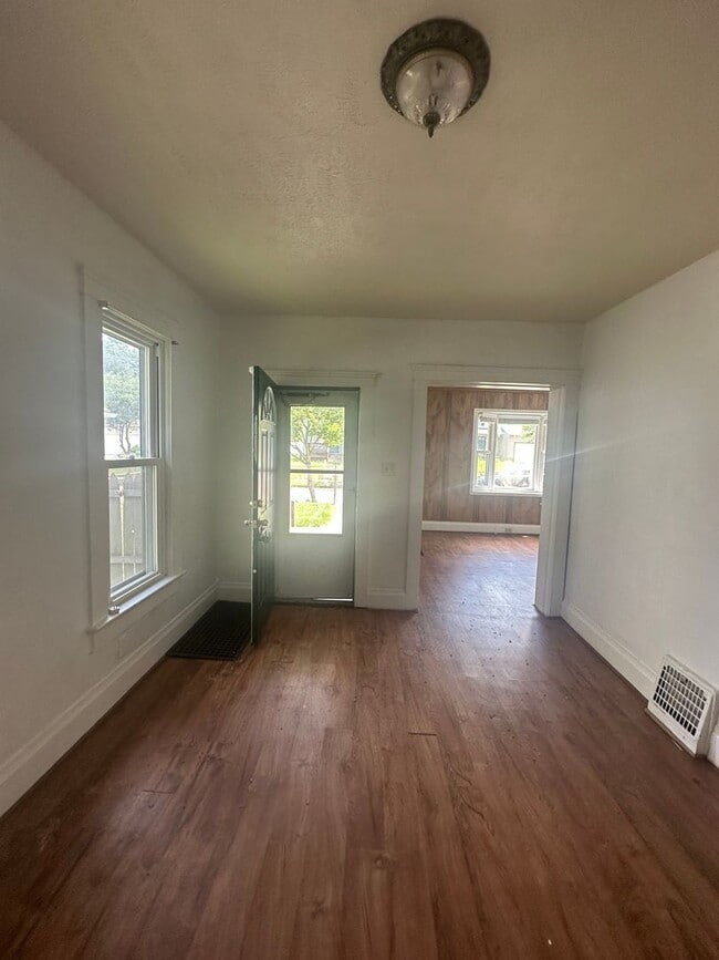 Foto del edificio - SECTION 8 ONLY!