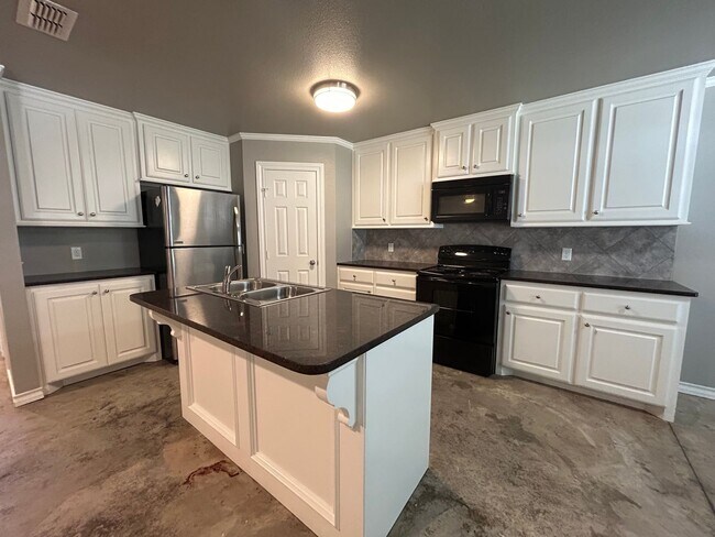 Foto del edificio - Beautiful Home Located Near High School, T...