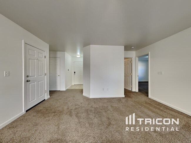 Foto del edificio - 9365 Red Baron Blvd