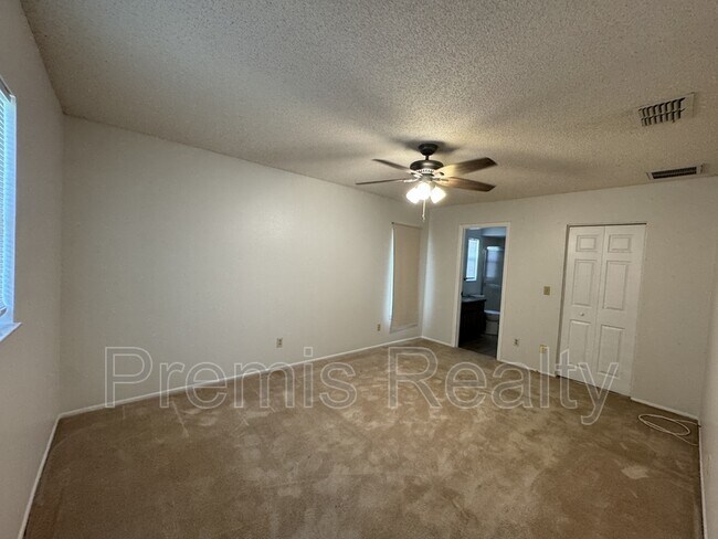 Foto del edificio - 2772 Lomond Dr