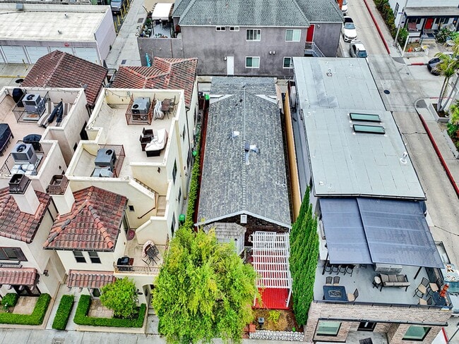 Building Photo - Coming Available 9/15/25 - Balboa Village ...