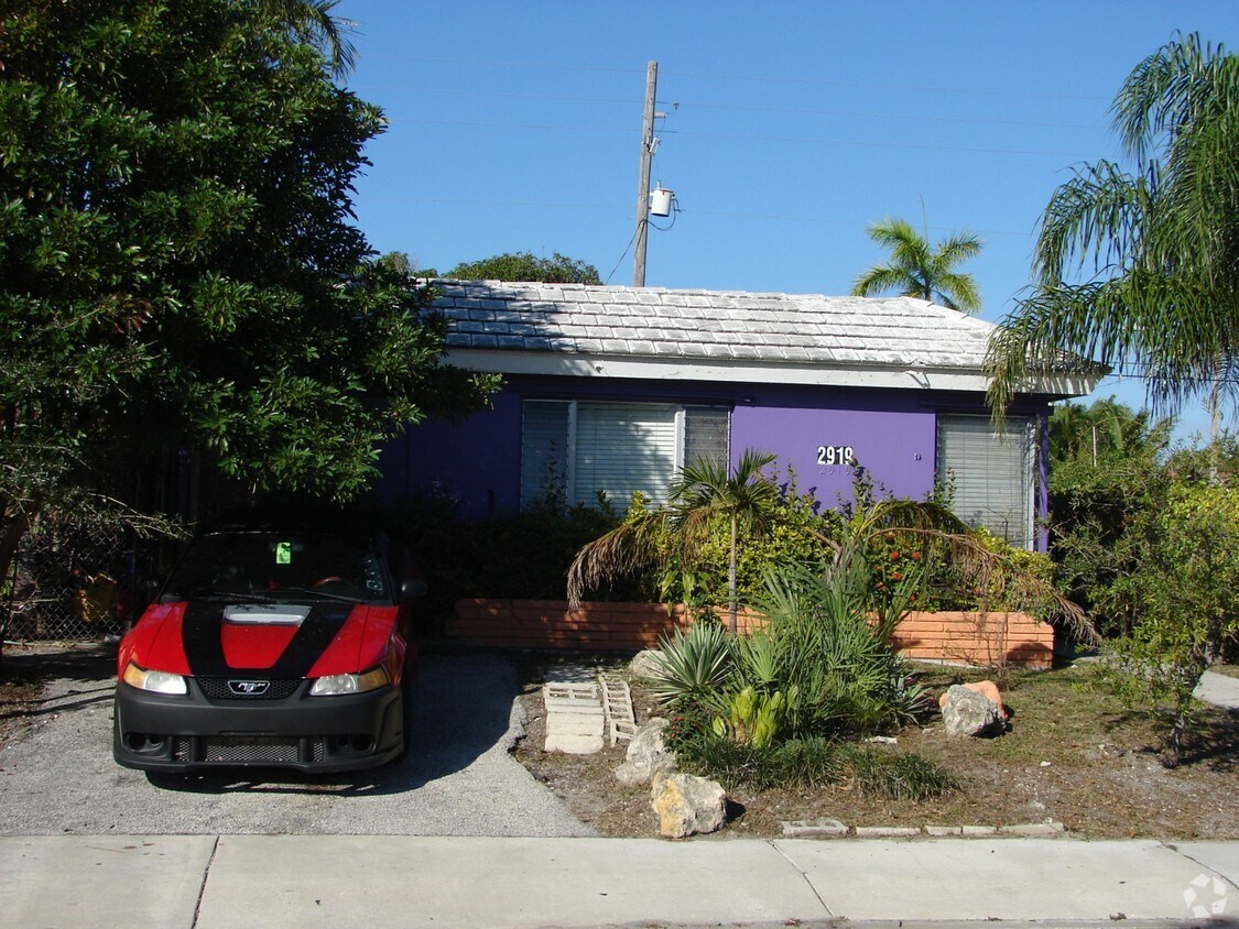 Primary Photo - 2919 Broadway