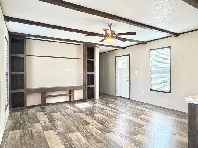 Building Photo - 117 Betty St