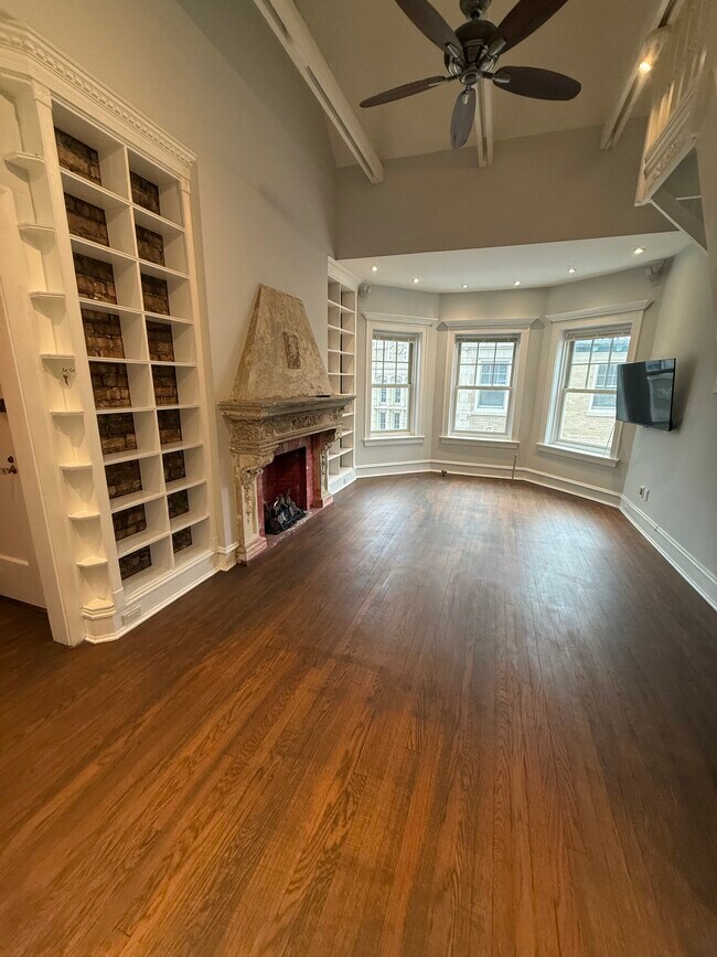 Foto del edificio - 534 W Brompton Ave