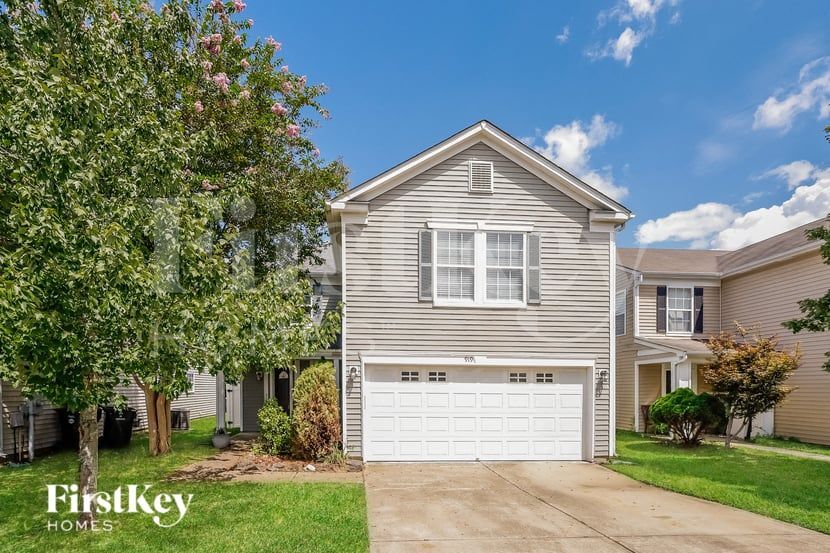 Foto principal - 919 Littleton Dr