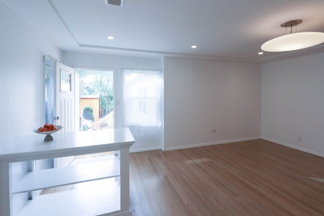 Building Photo - 2420 Teviot St