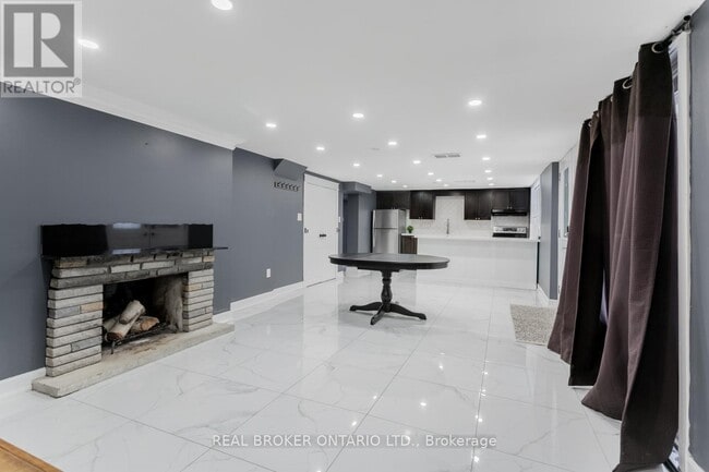 Building Photo - 120 Hadrian Dr