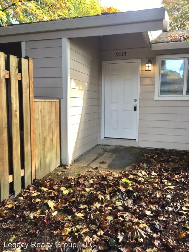 Primary Photo - 9009-9015 SE Clackamas Rd