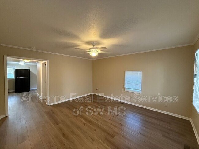 Foto del edificio - 320 E Webster St