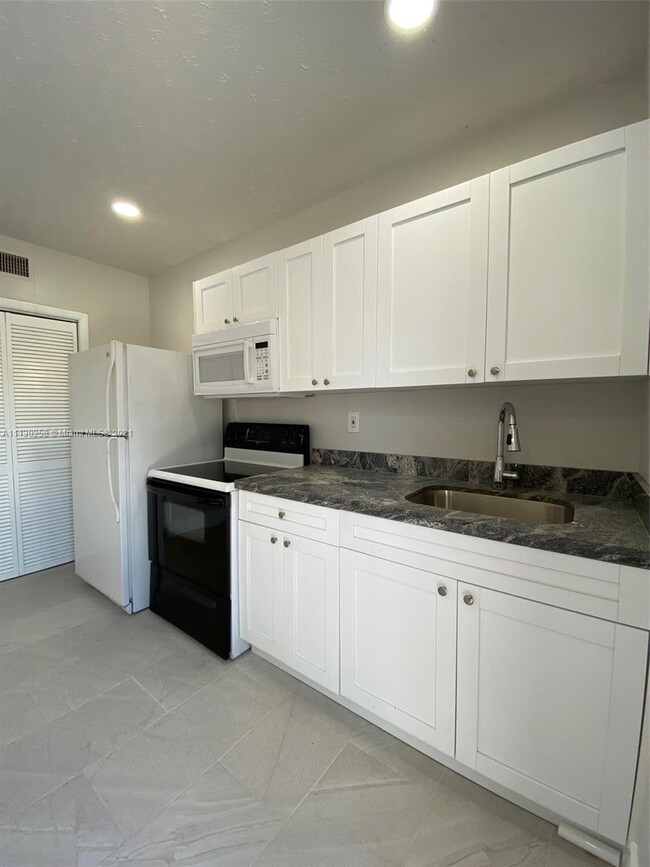 Building Photo - 600 NW 116th Terrace