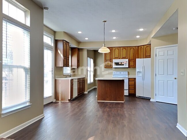 Building Photo - 810 Arlington Ave