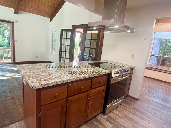 Foto del edificio - Remodeled Home in the Los Gatos Hills! Awa...