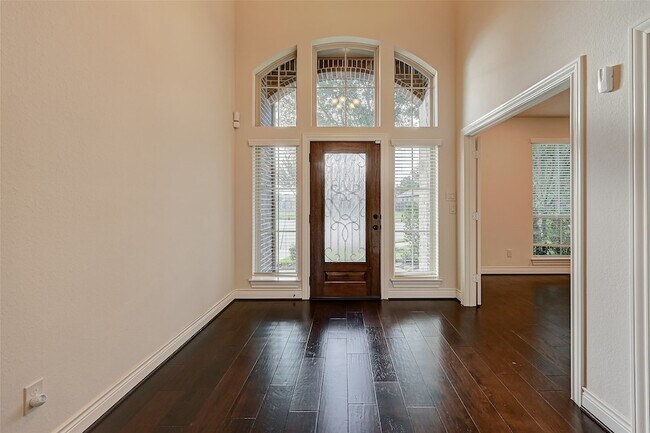 Foto del edificio - 4006 Misty Waters Ln
