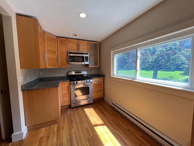 Building Photo - 76 Chestnut St