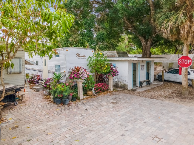 Building Photo - 27881 New York St