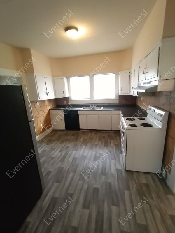 Building Photo - 428 5th Way