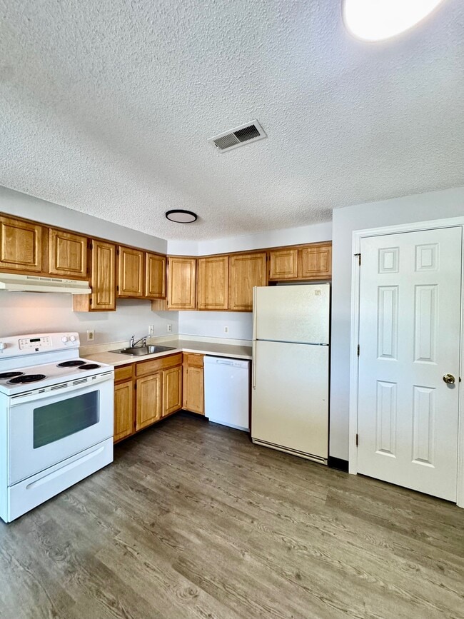 Kitchen - Quaker Estates