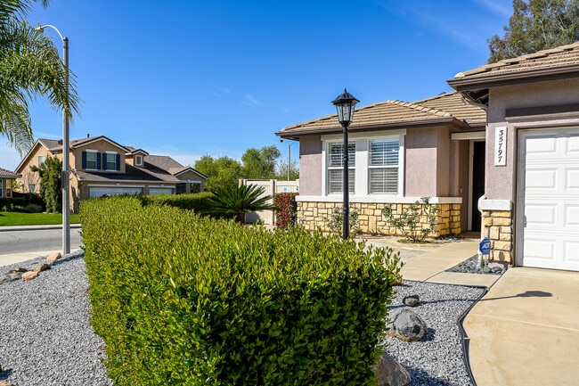 Foto del edificio - 35797 Rosedown Ln