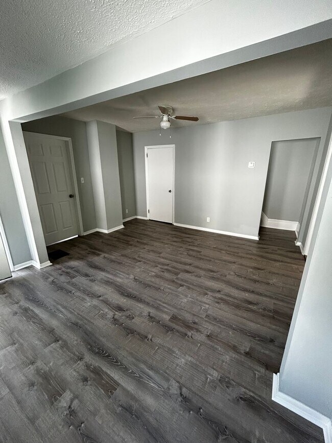 Foto del edificio - Beautiful Newly Renovated Home 3 BEDROOM 1 BATH, FENCED YARD, Bonus Space