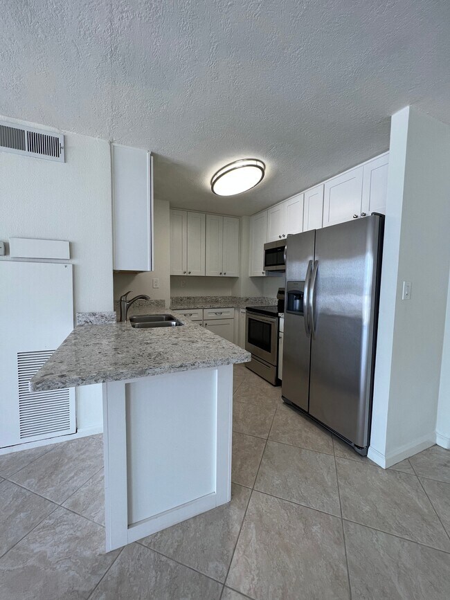 Building Photo - 1750 E Ocean Blvd