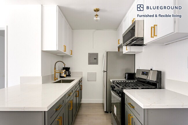 Foto del edificio - 4444 Hazeltine Ave