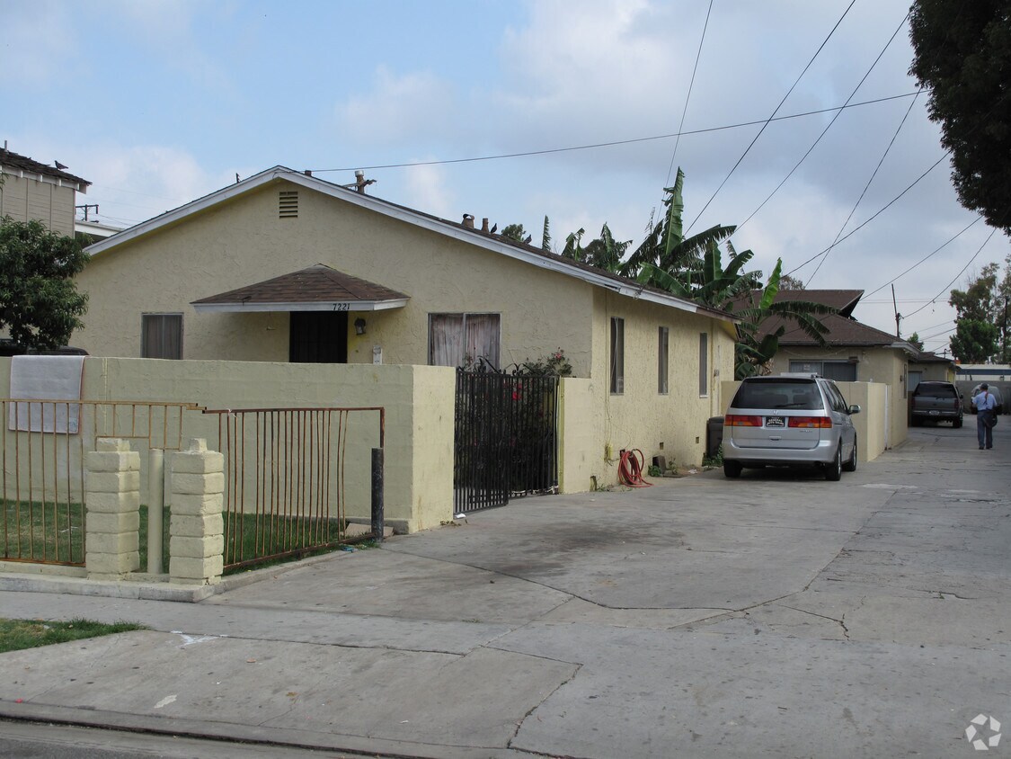 Primary Photo - 7221-7225 Richfied St