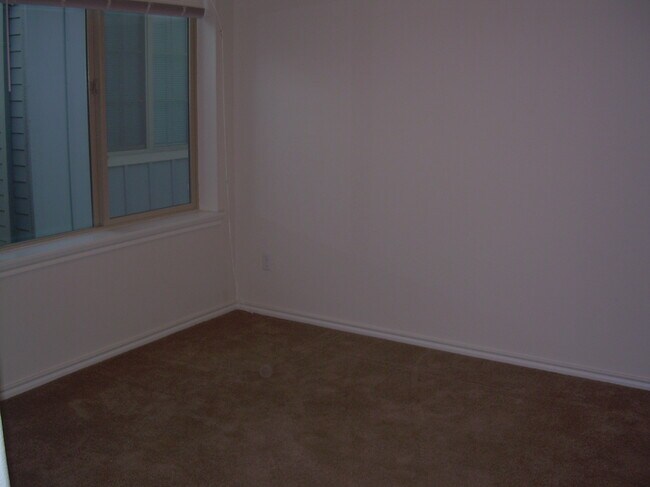 Building Photo - 15747 SW Harvester Ln