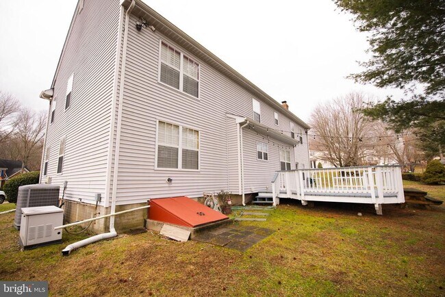 Building Photo - 6110 Omar Ct
