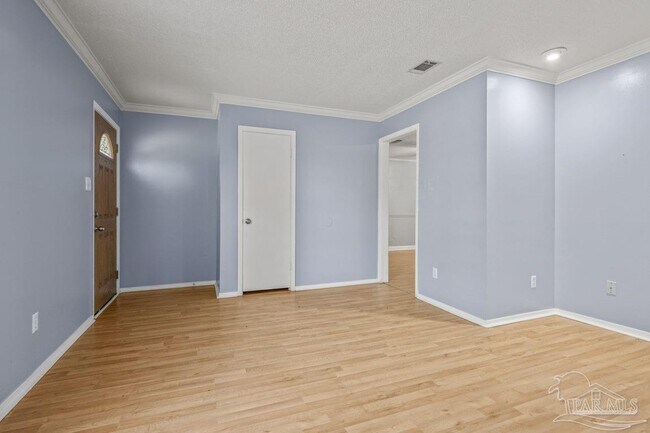 Building Photo - 4540 Tree Line Dr