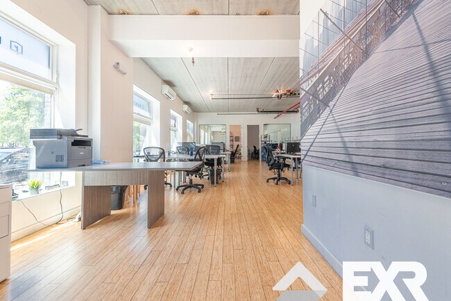 Foto del edificio - 73 Montrose Ave