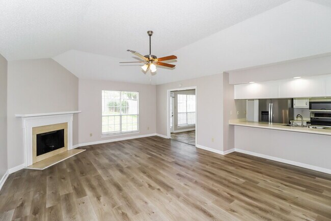 Foto del edificio - 1244 Breezy Gate Dr