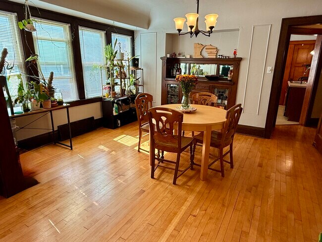 Foto del edificio - 541 N 62nd St