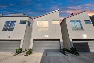 Building Photo - 2421 Wentworth St