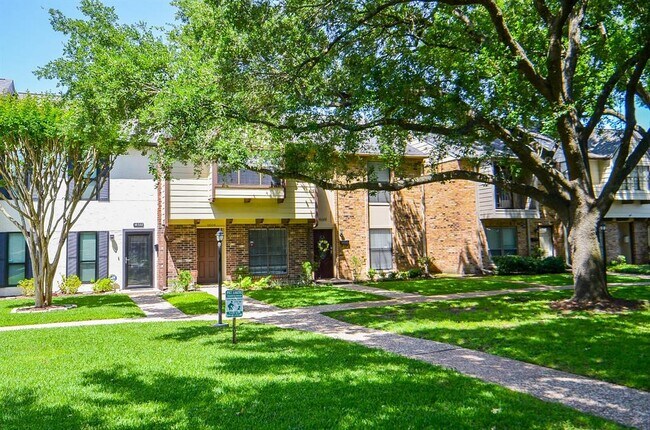 Foto del edificio - 10324 Longmont Dr