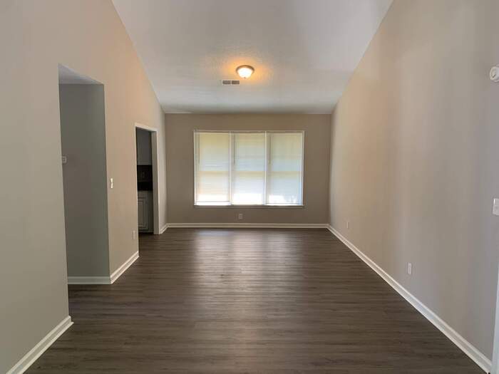 Building Photo - NOW AVAILABLE! - 1302 Andover Ct, High Poi...